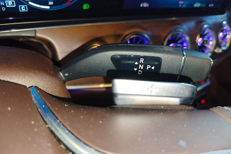 Used Mercedes-Benz E-Class 2023 Updated E 300 L Luxury Edition Gear Lever