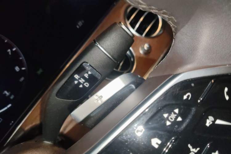 Used Mercedes-Benz E-Class 2023 Updated E 300 L Fashion Edition Gear Lever