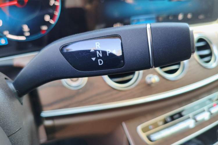 Used Mercedes-Benz E-Class 2023 Updated E 300 L Luxury Edition Gear Lever