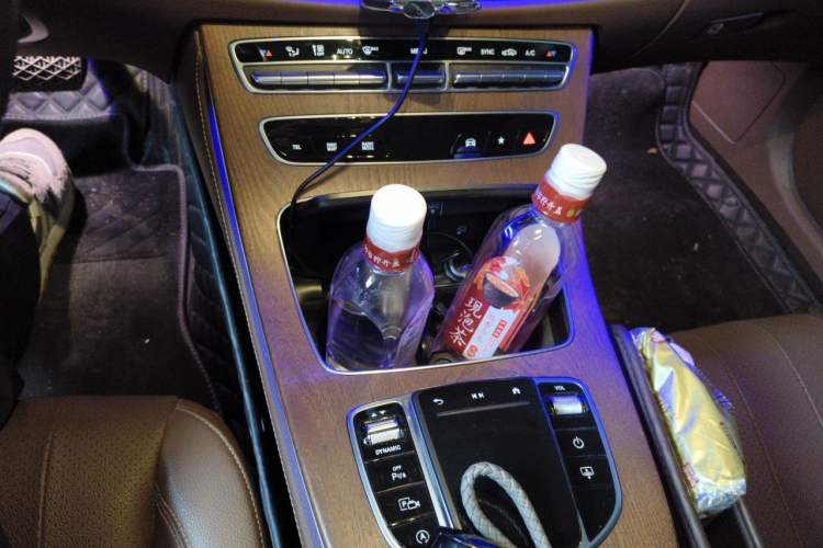 Used Mercedes-Benz E-Class 2023 Updated E 300 L Luxury Edition Gear Lever