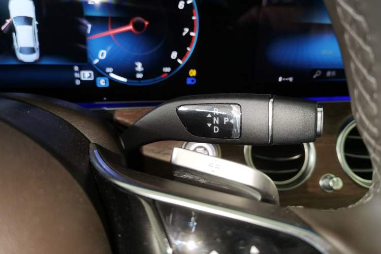 Used Mercedes-Benz E-Class 2023 Updated E 300 L Fashion Edition Gear Lever