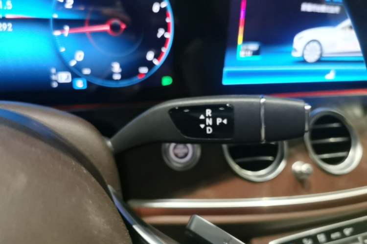 Used Mercedes-Benz E-Class 2023 E 300 L Sport Luxury Edition Gear Lever