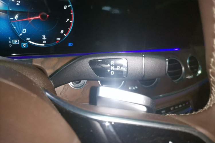 Used Mercedes-Benz E-Class 2023 Updated E 300 L Luxury Edition Gear Lever