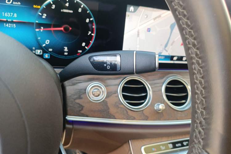 Used Mercedes-Benz E-Class 2023 Updated E 300 L Fashion Edition Gear Lever