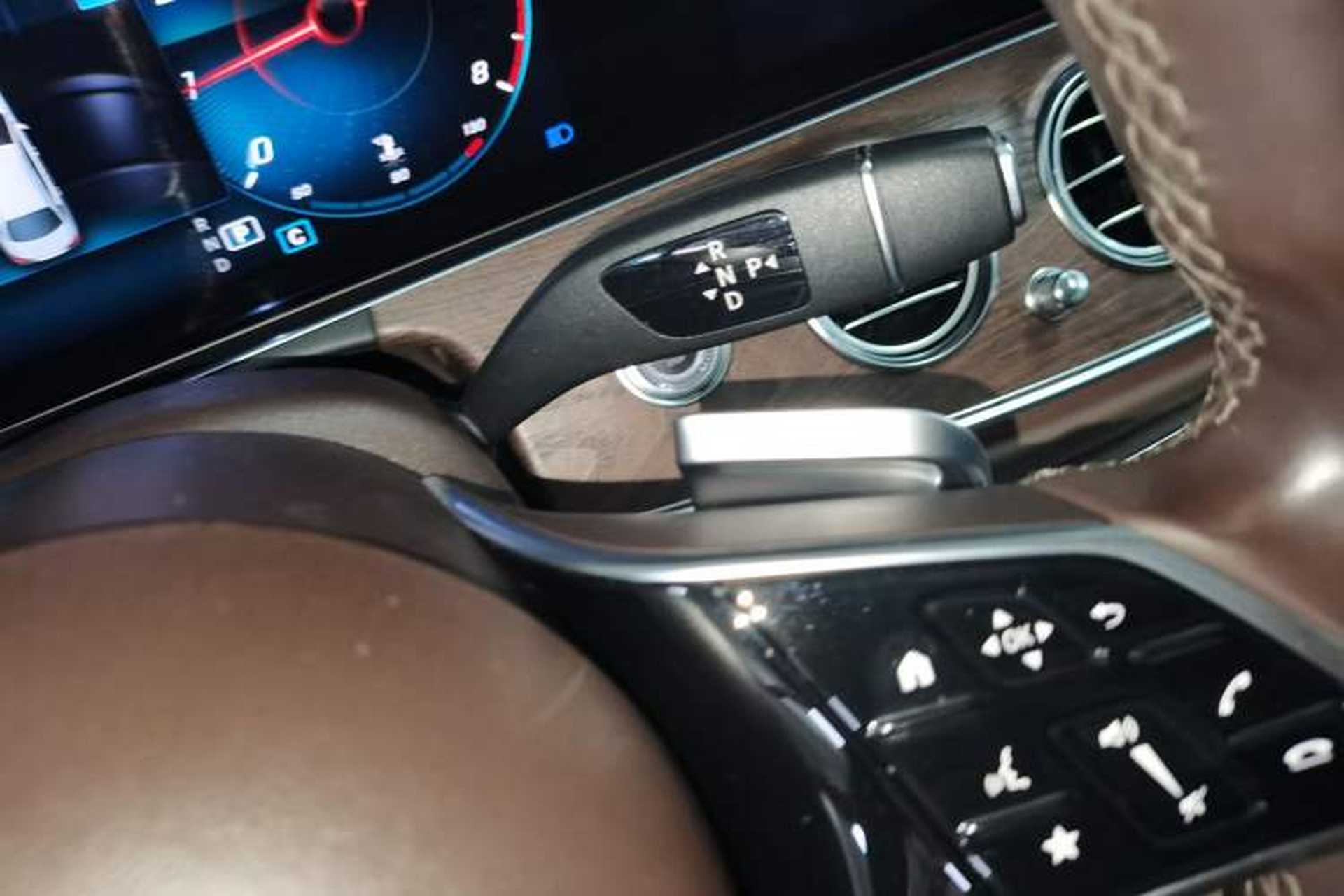 Used Mercedes-Benz E-Class 2023 Updated E 300 L Luxury Edition Gear Lever