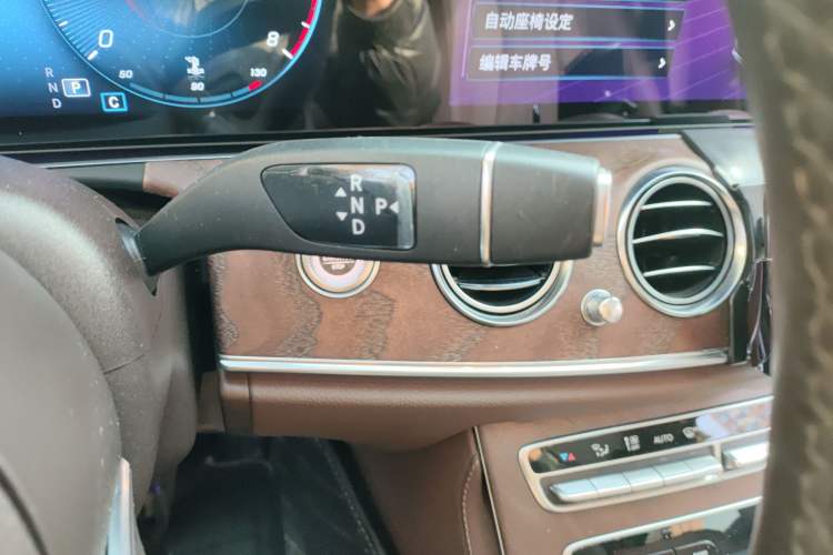 Used Mercedes-Benz E-Class 2023 Updated E 300 L Luxury Edition Gear Lever