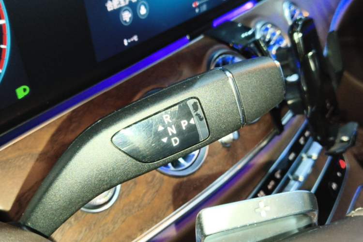 Used Mercedes-Benz E-Class 2023 Updated E 300 L Luxury Edition Gear Lever