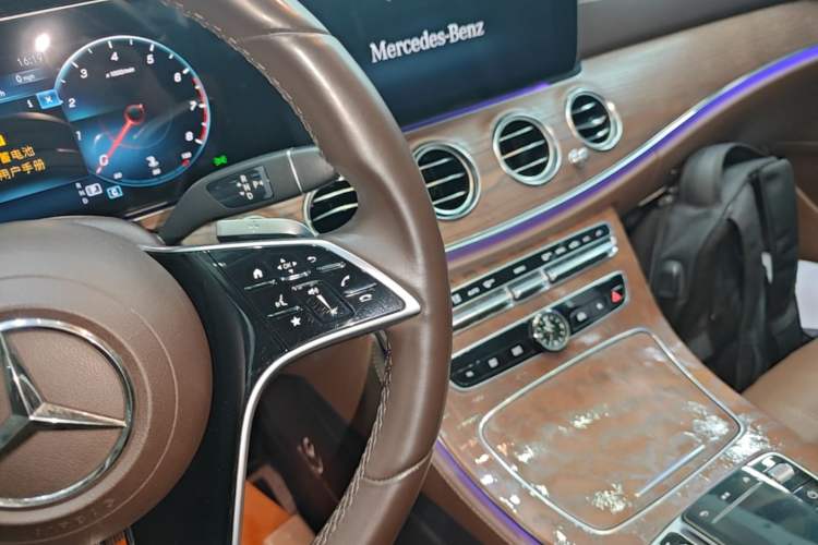 Used Mercedes-Benz E-Class 2023 Updated E 300 L Fashion Edition Gear Lever