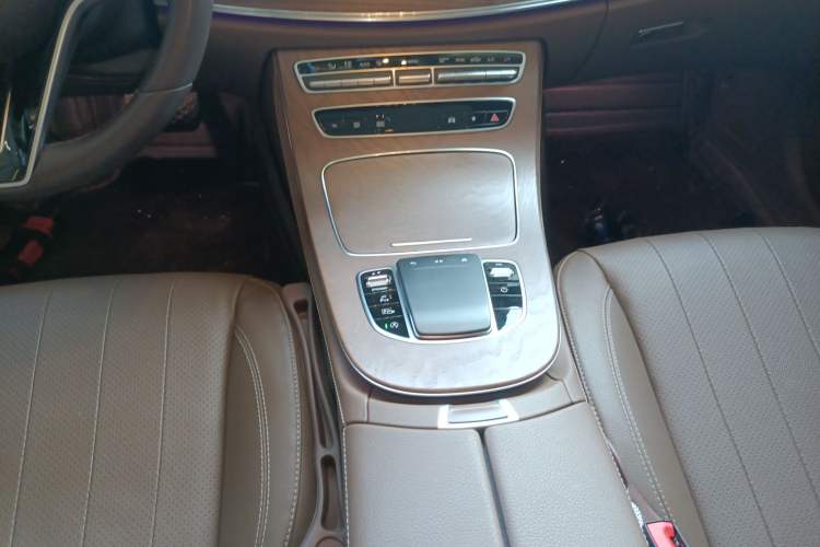 Used Mercedes-Benz E-Class 2023 Updated E 300 L Fashion Edition Gear Lever