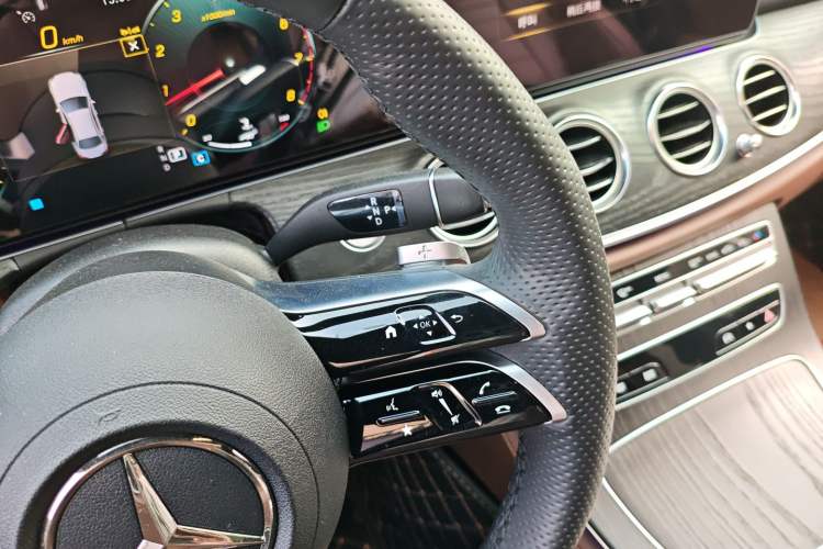 Used Mercedes-Benz E-Class 2023 Restyled E 300 L Sporty and Stylish Edition Gear Lever