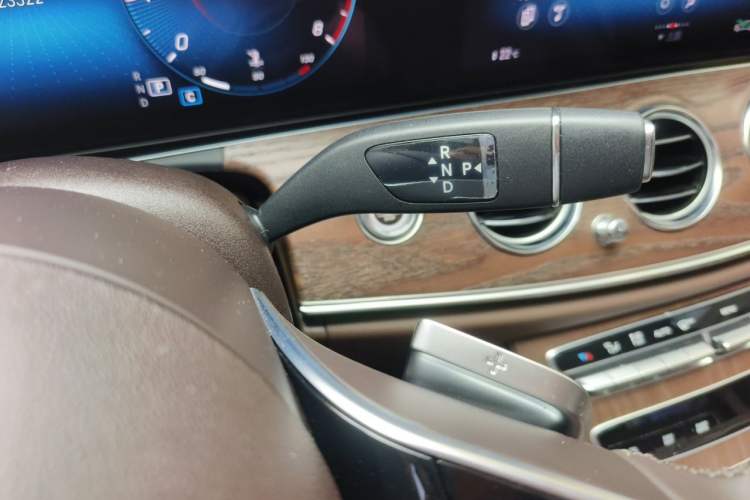 Used Mercedes-Benz E-Class 2023 Updated E 300 L Fashion Edition Gear Lever