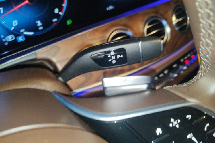 Used Mercedes-Benz E-Class 2023 Updated E 300 L Fashion Edition Gear Lever