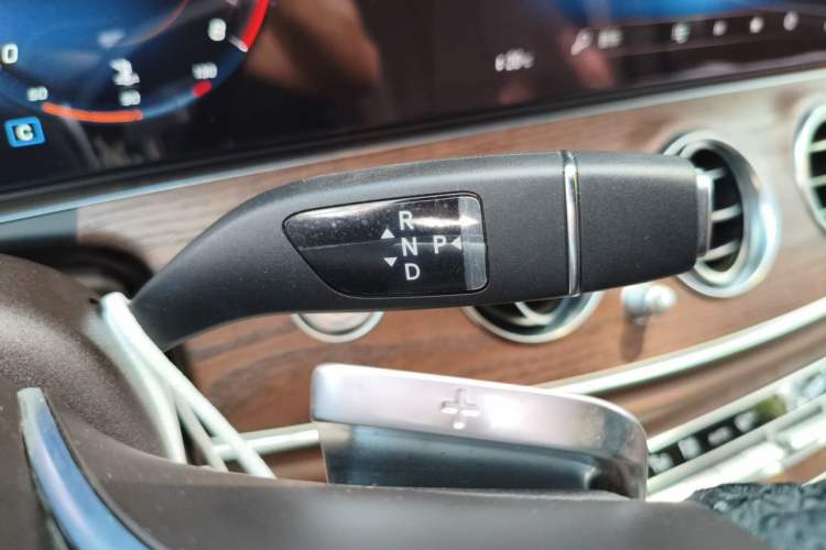 Used Mercedes-Benz E-Class 2023 Updated E 300 L Fashion Edition Gear Lever