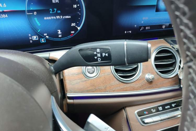 Used Mercedes-Benz E-Class 2023 Updated E 300 L Luxury Edition Gear Lever