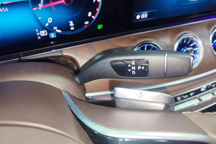 Used Mercedes-Benz E-Class 2023 E 260 L 4MATIC Gear Lever