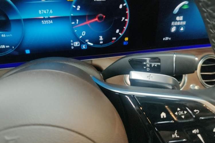 Used Mercedes-Benz E-Class 2023 Updated E 300 L Luxury Edition Gear Lever