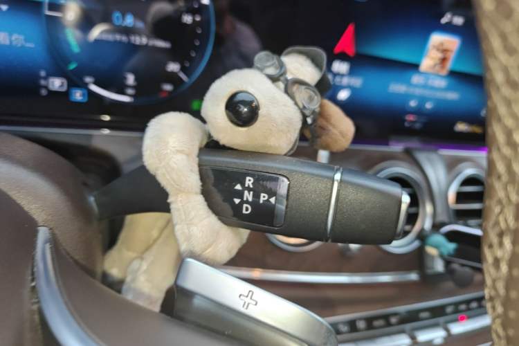 Used Mercedes-Benz E-Class 2023 Updated E 300 L Luxury Edition Gear Lever