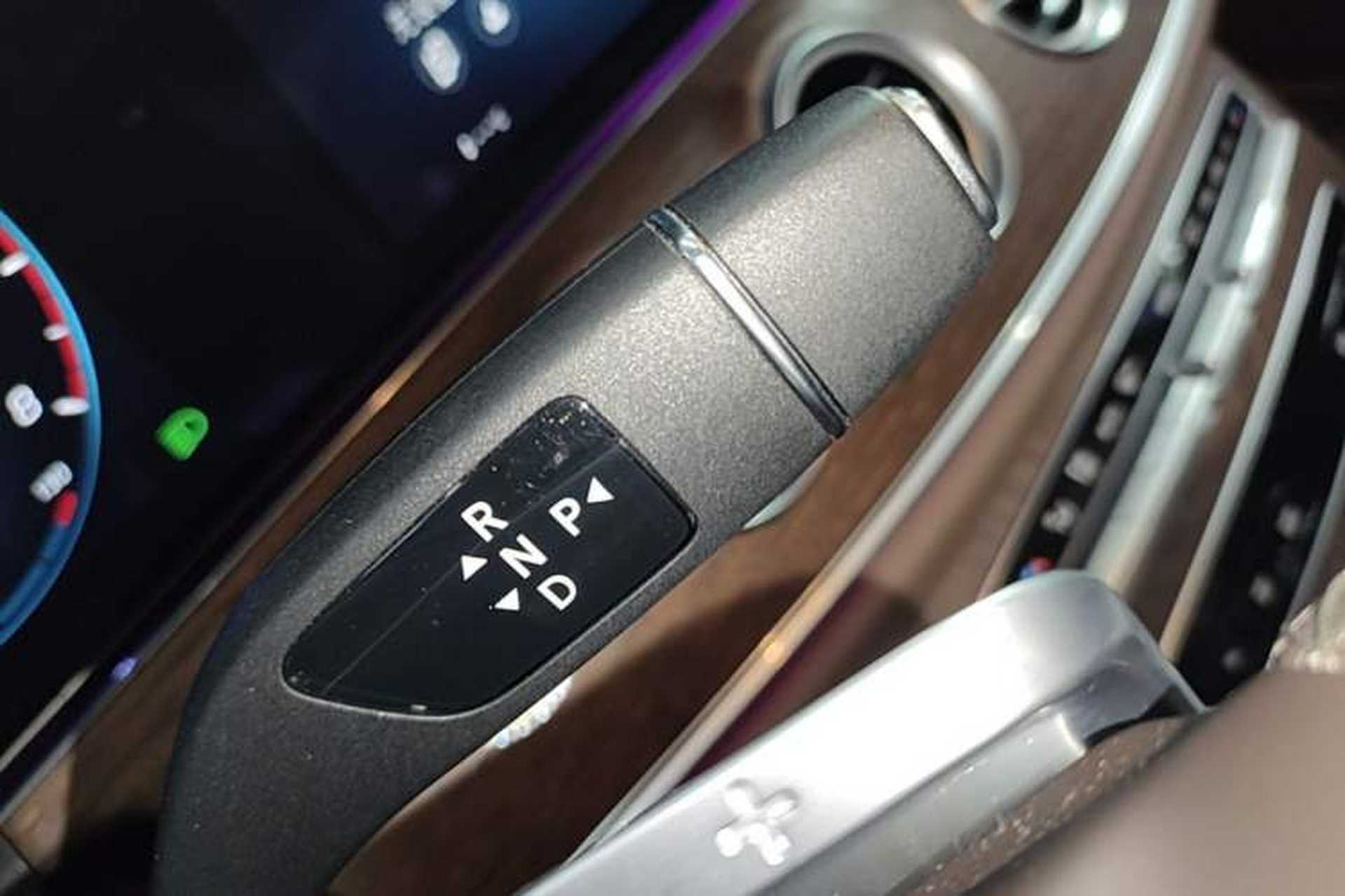 Used Mercedes-Benz E-Class 2023 Updated E 300 L Luxury Edition Gear Lever