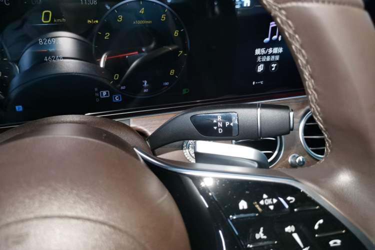 Used Mercedes-Benz E-Class 2023 Updated E 300 L Luxury Edition Gear Lever