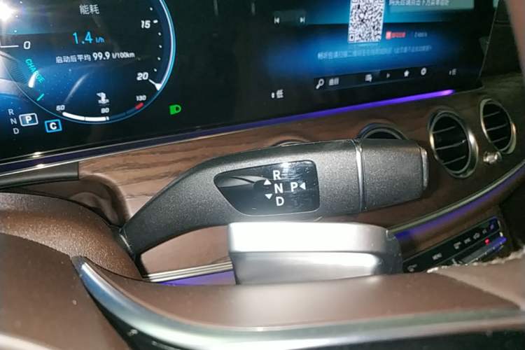 Used Mercedes-Benz E-Class 2023 Updated E 300 L Luxury Edition Gear Lever