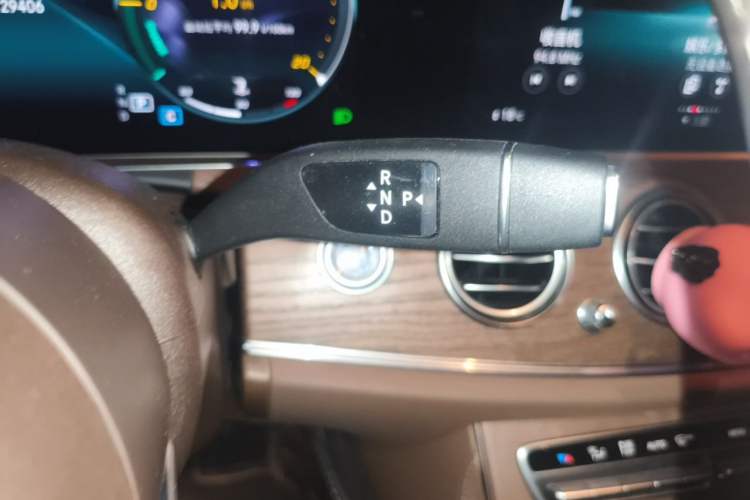 Used Mercedes-Benz E-Class 2023 Updated E 300 L Fashion Edition Gear Lever