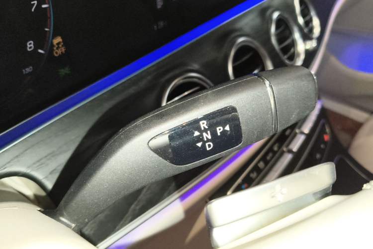 Used Mercedes-Benz E-Class 2023 Updated E 300 L Fashion Edition Gear Lever