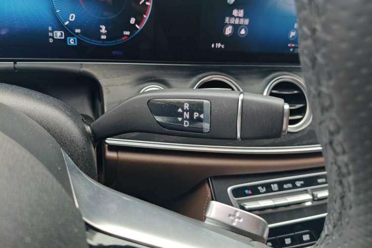 Used Mercedes-Benz E-Class 2023 Restyled E 300 L Sporty and Stylish Edition Gear Lever