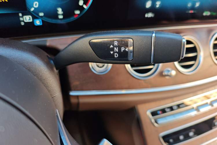 Used Mercedes-Benz E-Class 2023 Updated E 300 L Fashion Edition Gear Lever
