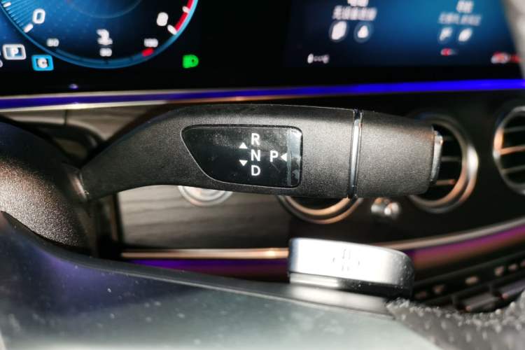 Used Mercedes-Benz E-Class 2023 Restyled E 300 L Sporty and Stylish Edition Gear Lever