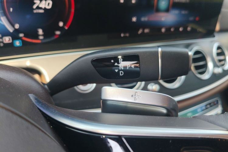 Used Mercedes-Benz E-Class 2023 Updated E 300 L Fashion Edition Gear Lever