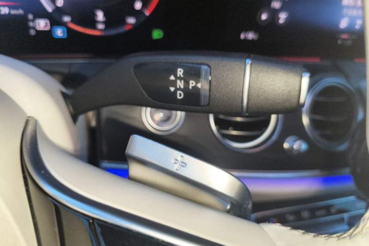 Used Mercedes-Benz E-Class 2023 Updated E 300 L Fashion Edition Gear Lever