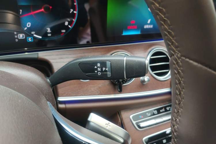 Used Mercedes-Benz E-Class 2023 Updated E 300 L Fashion Edition Gear Lever