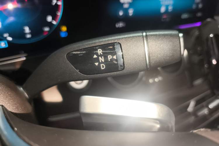 Used Mercedes-Benz E-Class 2023 Updated E 300 L Luxury Edition Gear Lever