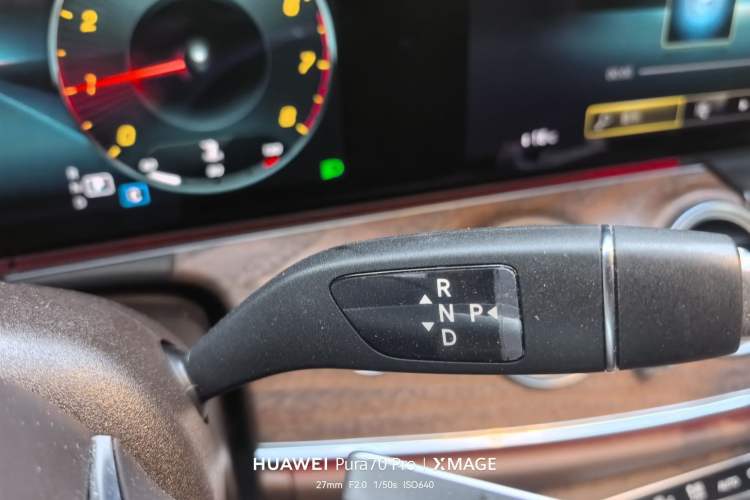 Used Mercedes-Benz E-Class 2023 Updated E 300 L Fashion Edition Gear Lever