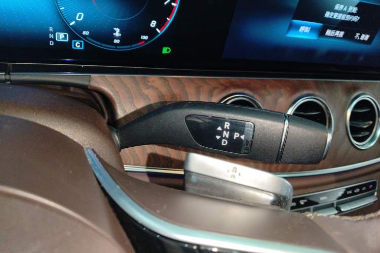 Used Mercedes-Benz E-Class 2023 Updated E 300 L Fashion Edition Gear Lever