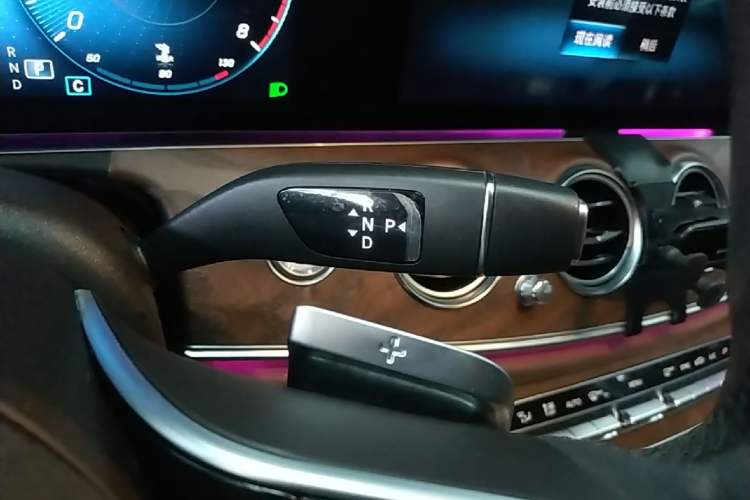 Used Mercedes-Benz E-Class 2023 Updated E 300 L Luxury Edition Gear Lever