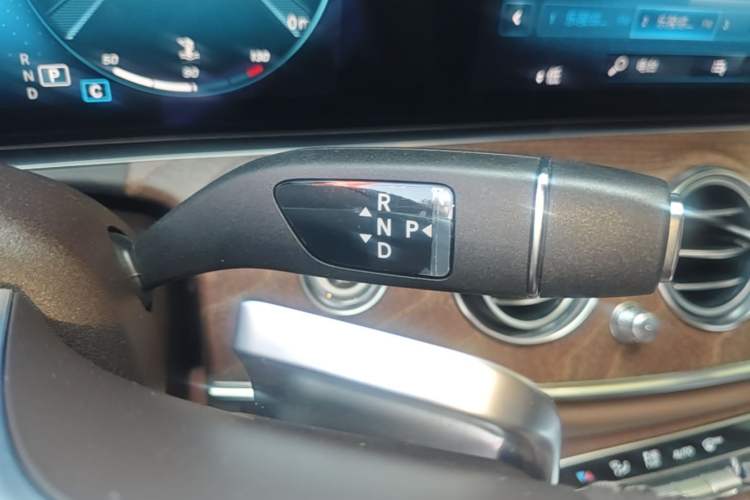 Used Mercedes-Benz E-Class 2023 Updated E 300 L Fashion Edition Gear Lever