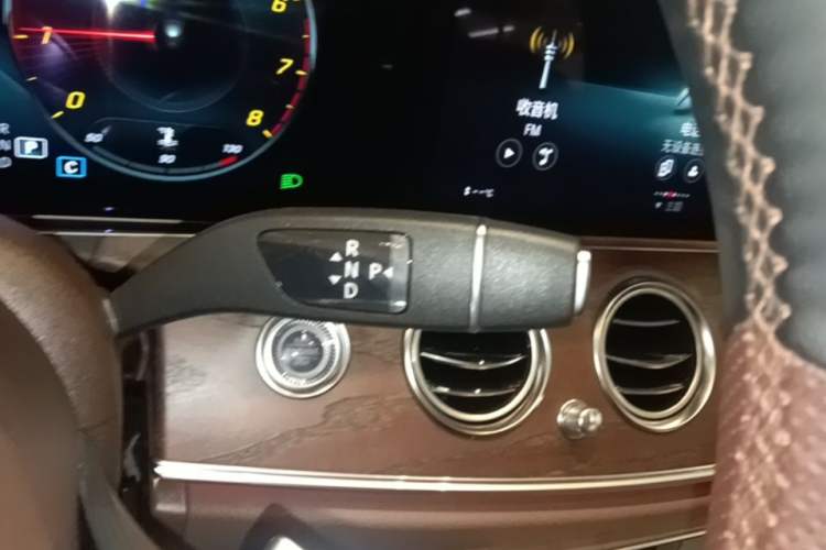 Used Mercedes-Benz E-Class 2023 Updated E 300 L Fashion Edition Gear Lever