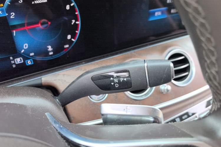 Used Mercedes-Benz E-Class 2023 Updated E 300 L Fashion Edition Gear Lever