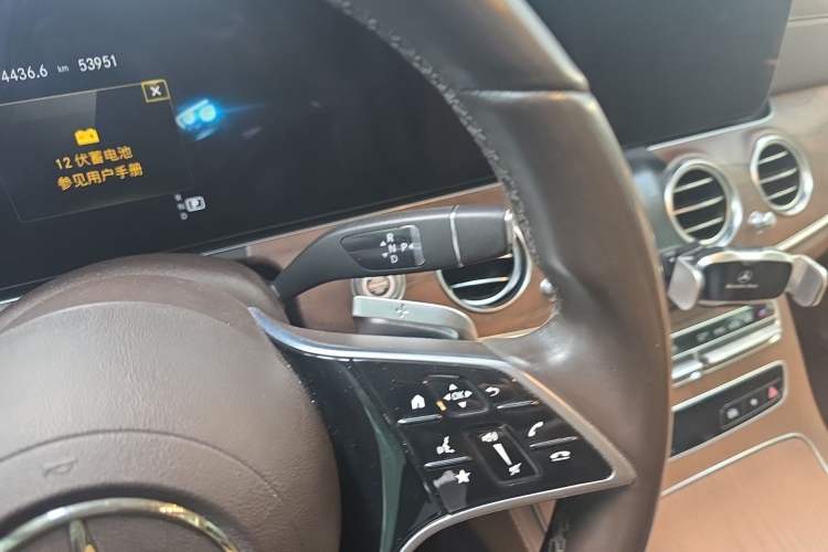 Used Mercedes-Benz E-Class 2023 Updated E 300 L Luxury Edition Gear Lever