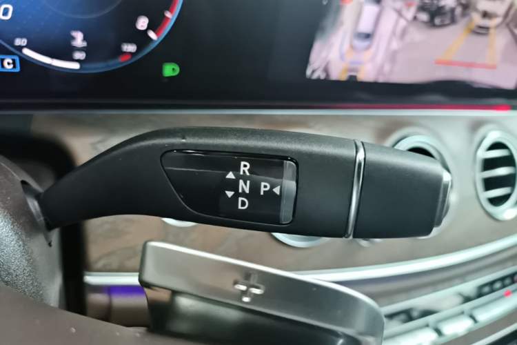 Used Mercedes-Benz E-Class 2023 Updated E 300 L Luxury Edition Gear Lever
