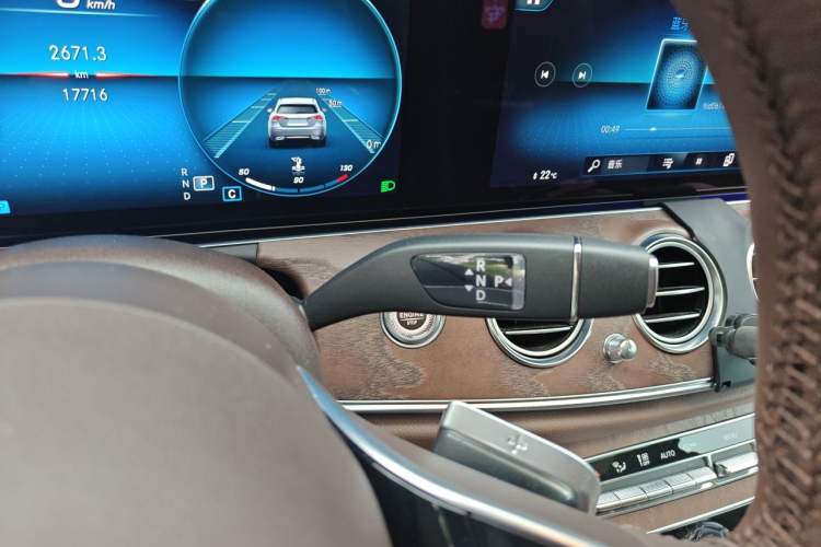 Used Mercedes-Benz E-Class 2023 Updated E 300 L Fashion Edition Gear Lever