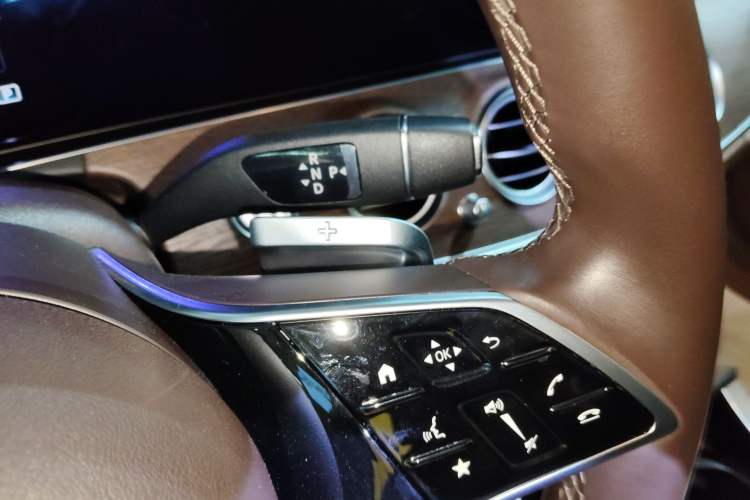 Used Mercedes-Benz E-Class 2023 Updated E 300 L Fashion Edition Gear Lever
