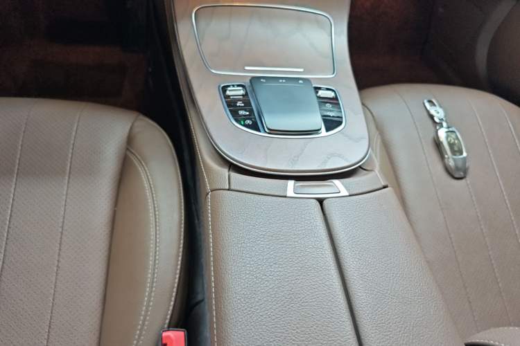 Used Mercedes-Benz E-Class 2023 Updated E 300 L Luxury Edition Gear Lever