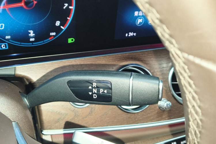 Used Mercedes-Benz E-Class 2023 Updated E 300 L Fashion Edition Gear Lever