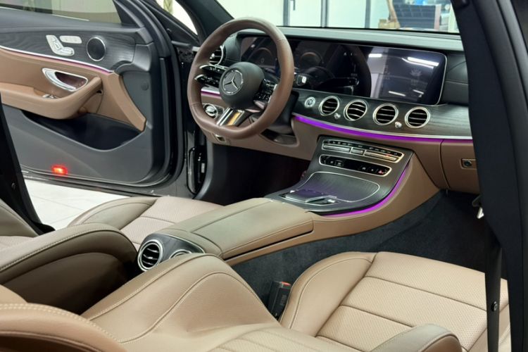 Used Mercedes-Benz E-Class 2023 Restyled E 300 L Sporty and Stylish Edition Gear Lever