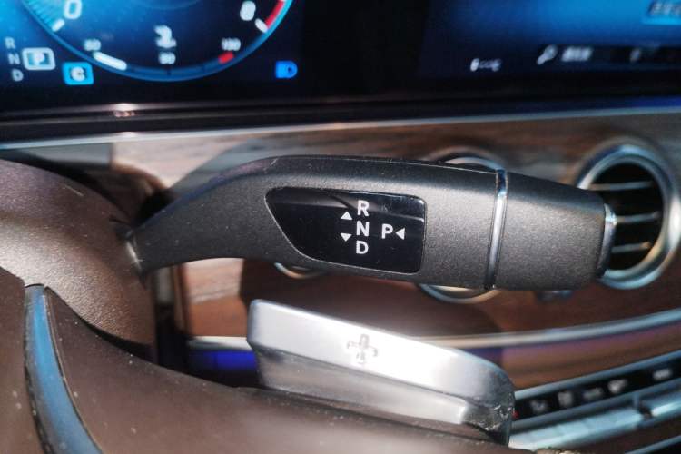 Used Mercedes-Benz E-Class 2023 E 300 L Sporty and Stylish Model Gear Lever
