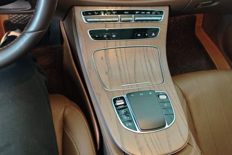 Used Mercedes-Benz E-Class 2023 Updated E 300 L Fashion Edition Gear Lever