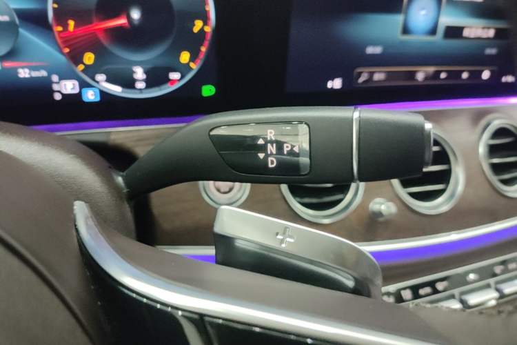 Used Mercedes-Benz E-Class 2023 Updated E 300 L Luxury Edition Gear Lever