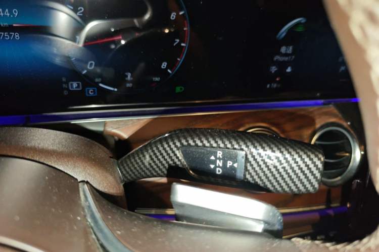 Used Mercedes-Benz E-Class 2023 Updated E 300 L Luxury Edition Gear Lever